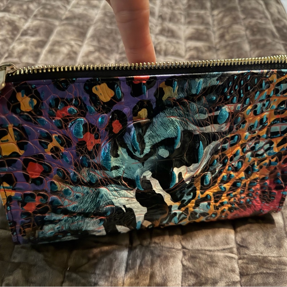 ✨ Beautiful Brahmin Melbourne Collection wristlet! multicolor embossed leather! - Picture 6 of 7